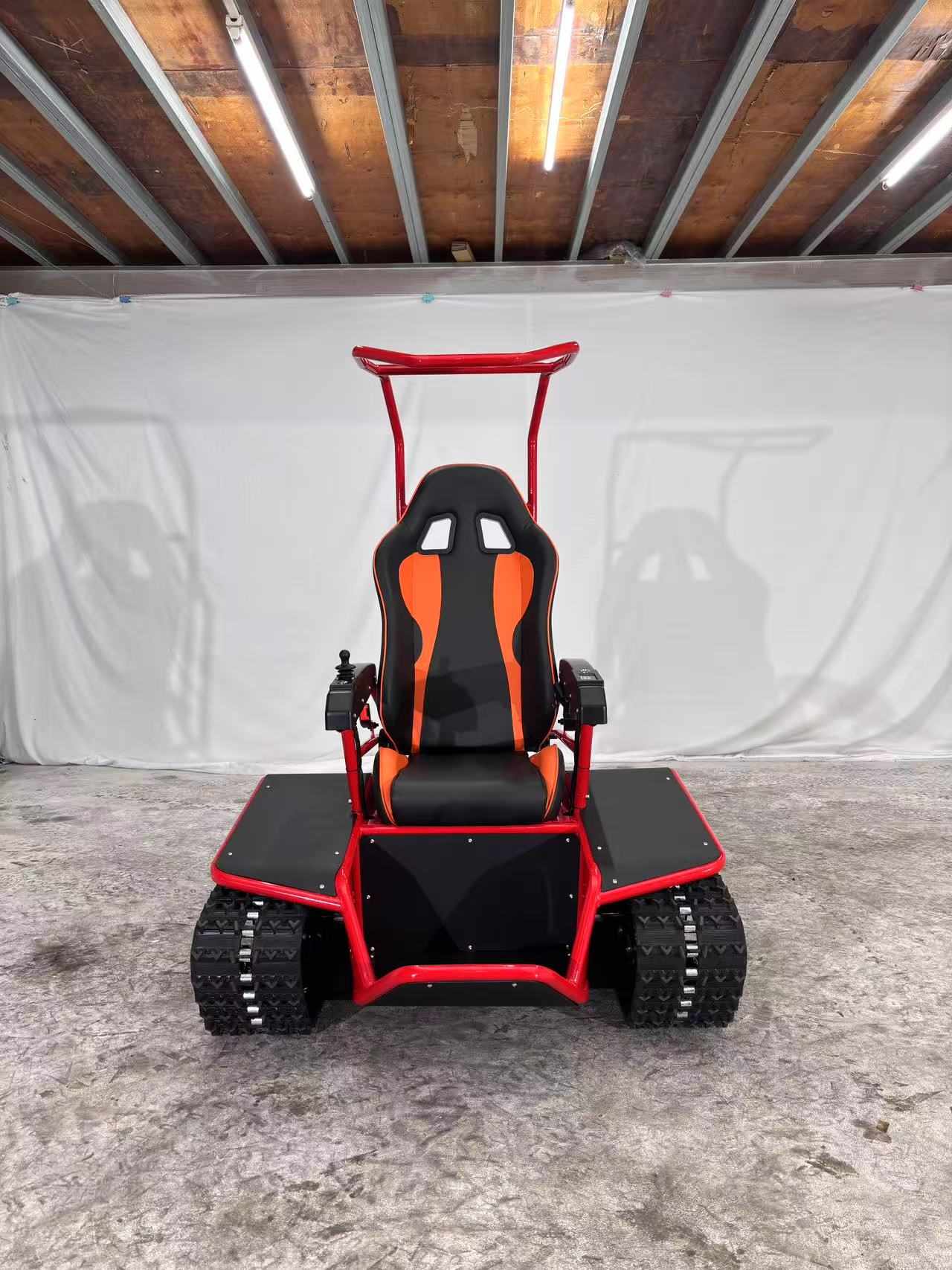 Kraftfull motor och terräng elektrisk rullstol med ett stadigt chassi